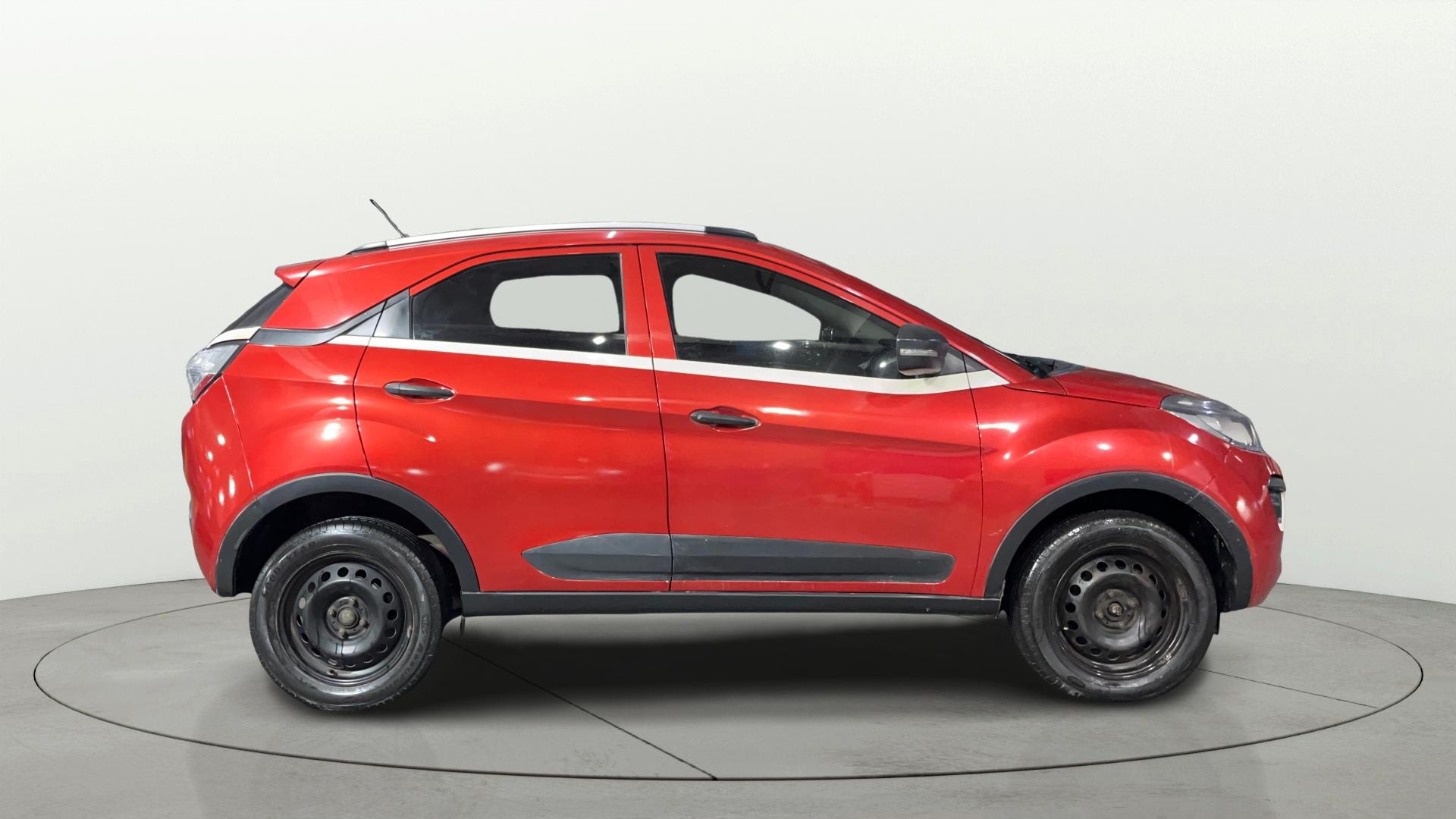 View 2019 Tata Nexon Revotorq XM Image 8 Used 2019 Tata Nexon Revotorq XM Image 8