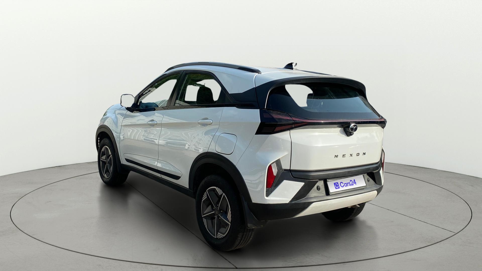 View 2024 Tata Nexon Revotron XE Image 2 Used 2024 Tata Nexon Revotron XE Image 2