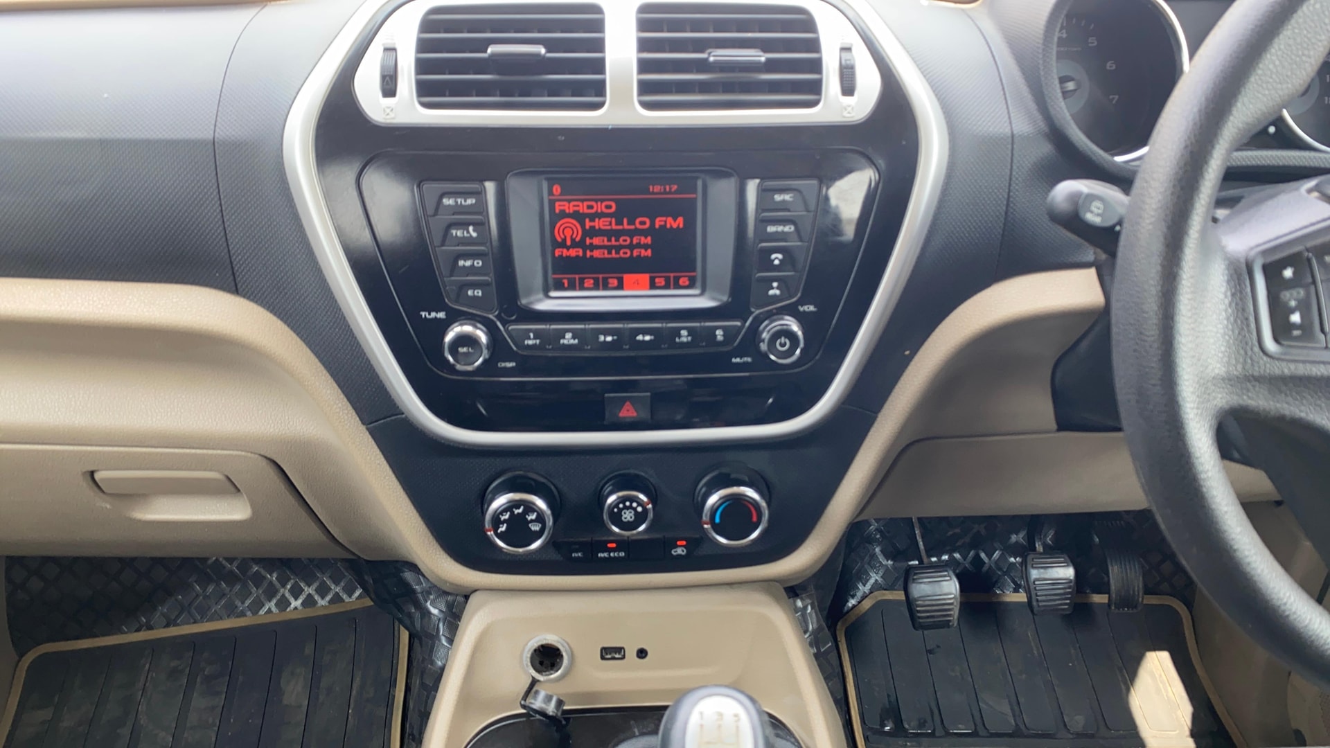 View 2017 Mahindra TUV300 T8 Image 18 Used 2017 Mahindra TUV300 T8 Image 18