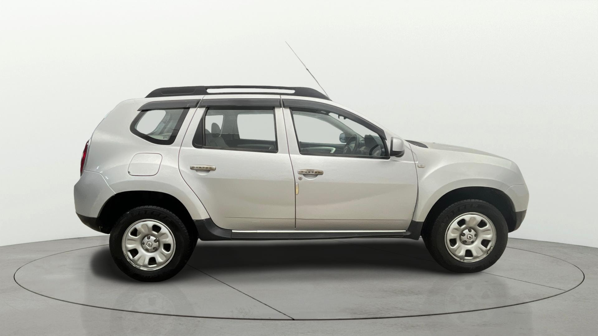 View 2014 Renault Duster Petrol RXL Image 8 Used 2014 Renault Duster Petrol RXL Image 8