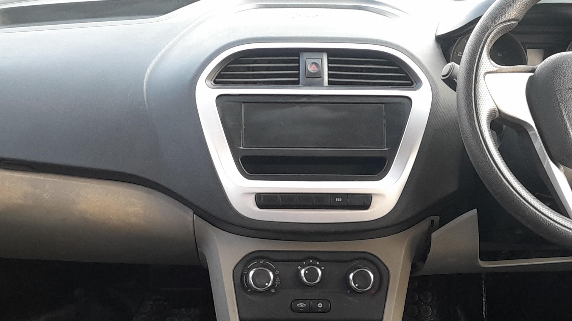 View 2016 Tata Tiago Revotorq XB Image 30 Used 2016 Tata Tiago Revotorq XB Image 30