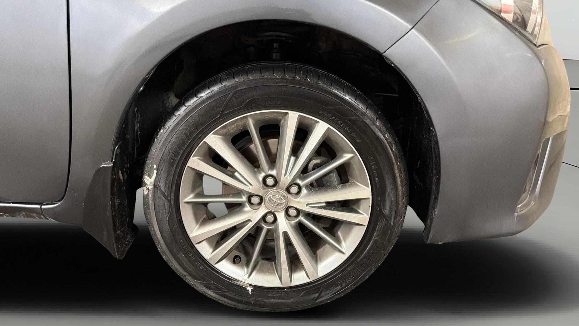 View 2014 Toyota Corolla Altis 1.8 VL AT Image 42 Used 2014 Toyota Corolla Altis 1.8 VL AT Image 42
