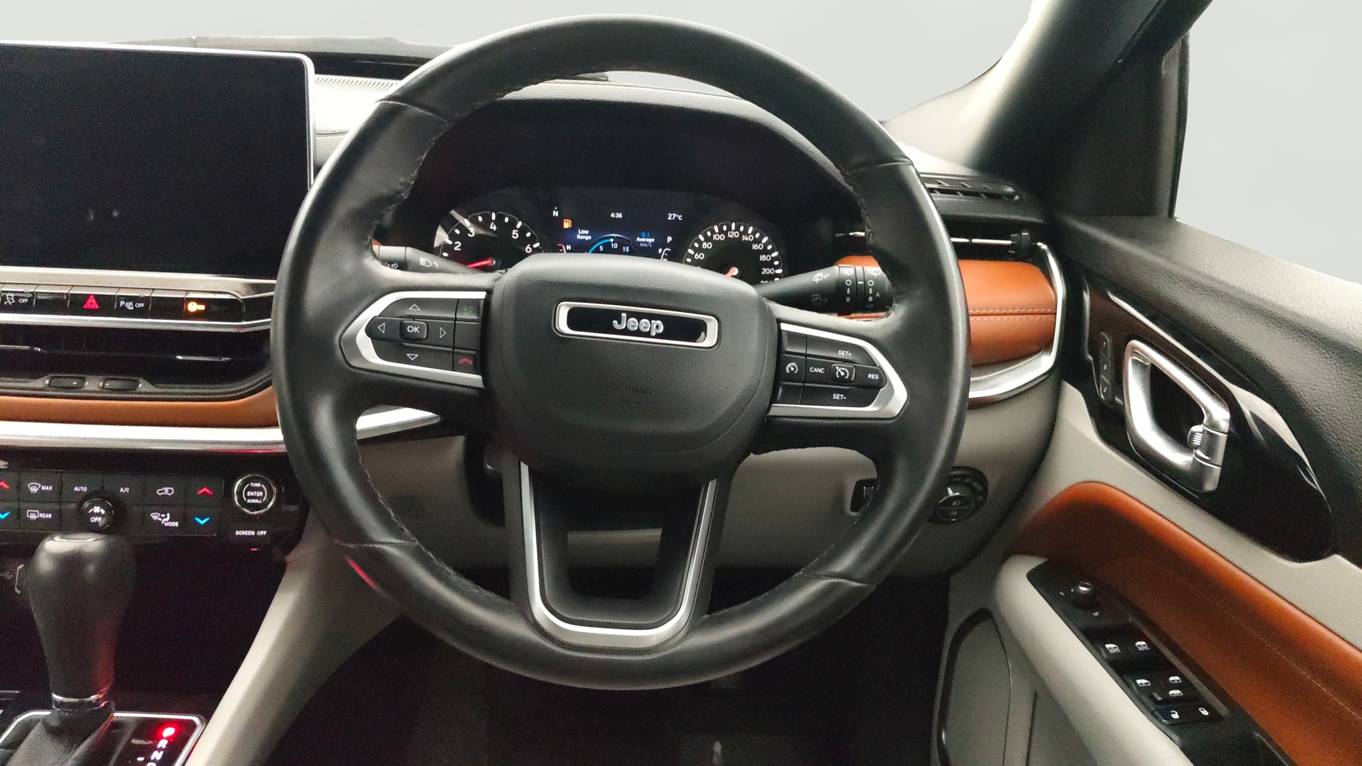 View 2023 Jeep Compass Limited (O)1.4 Multi AIR Petrol DDCT AT BS IV Image 21 Used 2023 Jeep Compass Limited (O)1.4 Multi AIR Petrol DDCT AT BS IV Image 21