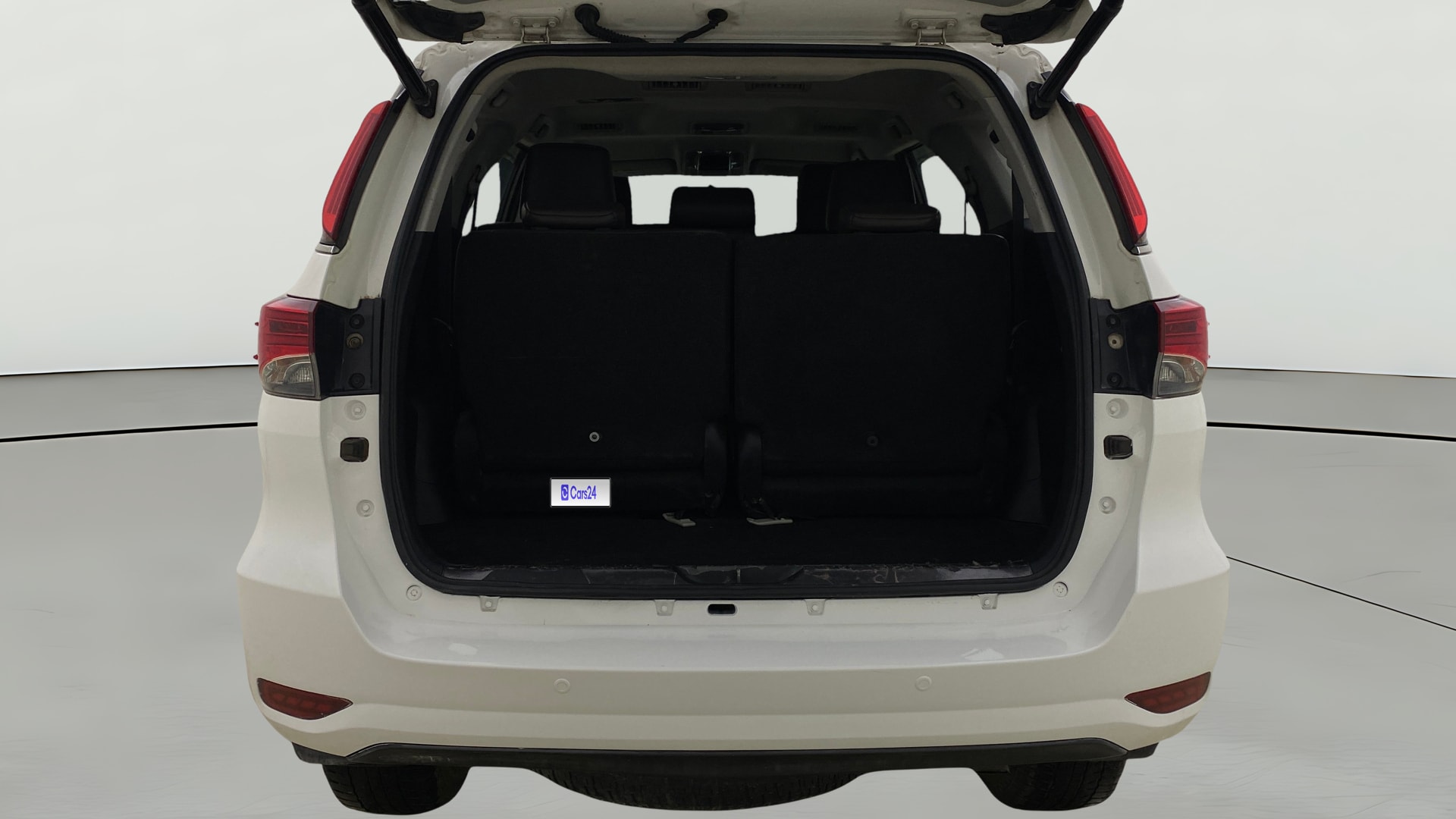 View 2017 Toyota Fortuner 2.8 4X2 MT Image 42 Used 2017 Toyota Fortuner 2.8 4X2 MT Image 42