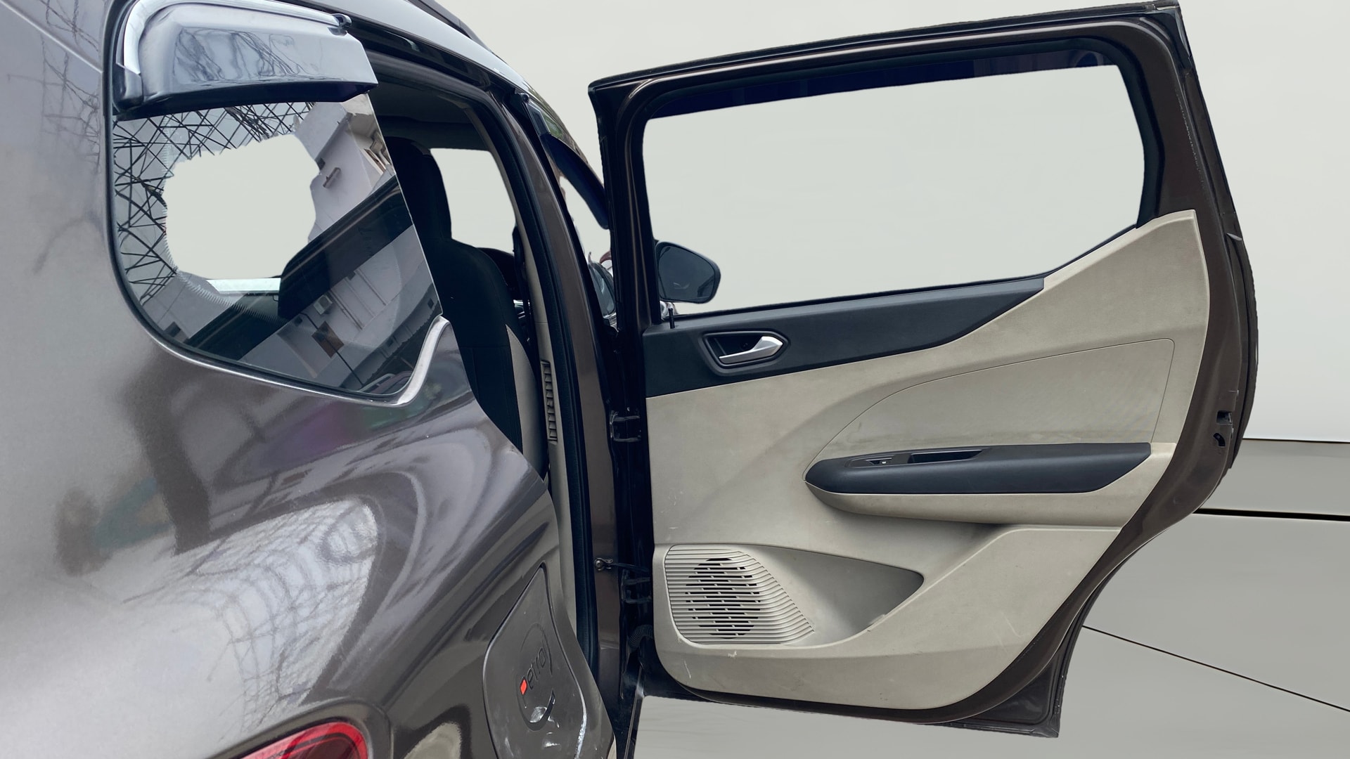View 2022 Renault Triber RXZ Image 5 Used 2022 Renault Triber RXZ Image 5