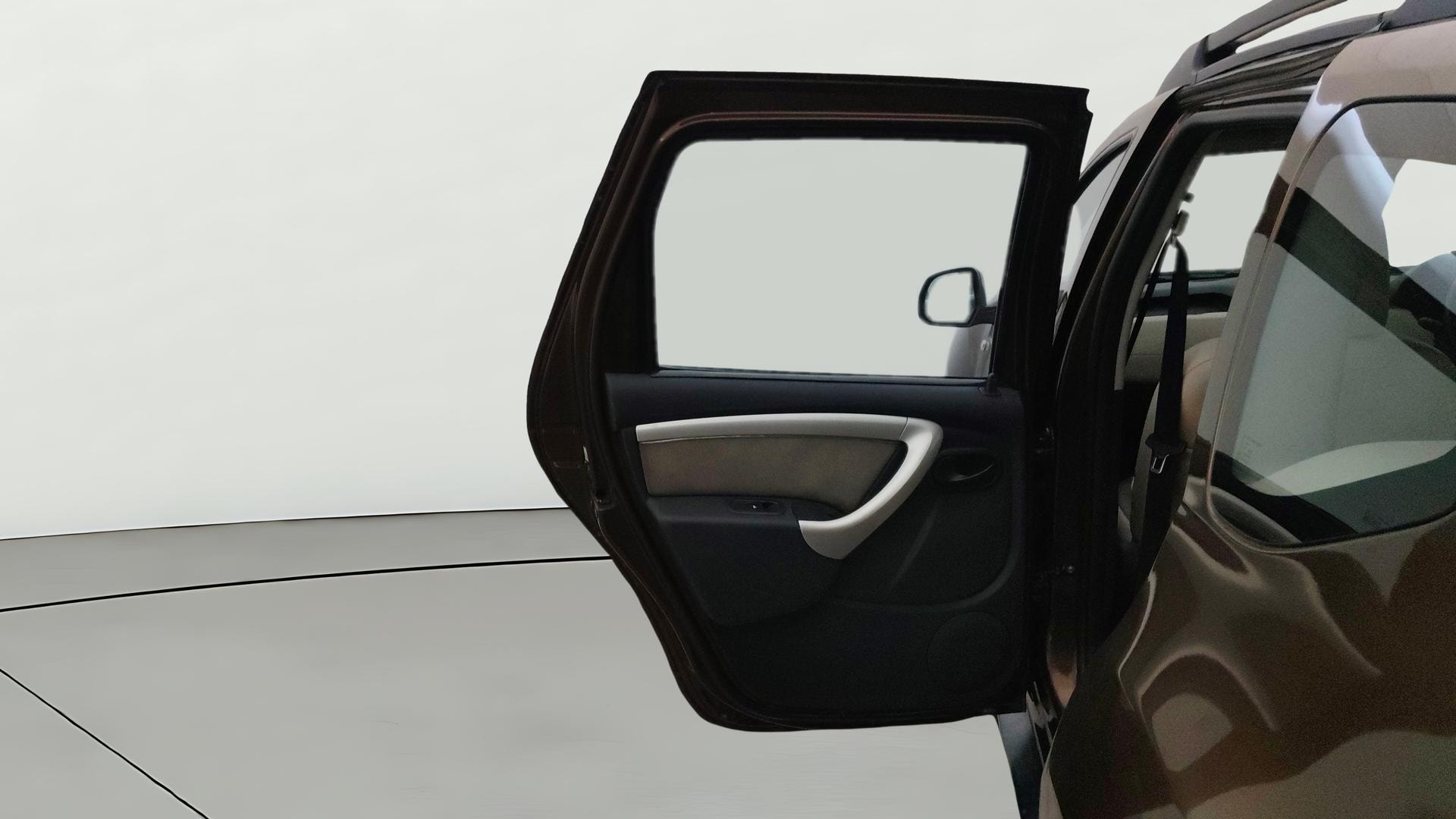 View 2013 Renault Duster Petrol RXL Image 23 Used 2013 Renault Duster Petrol RXL Image 23
