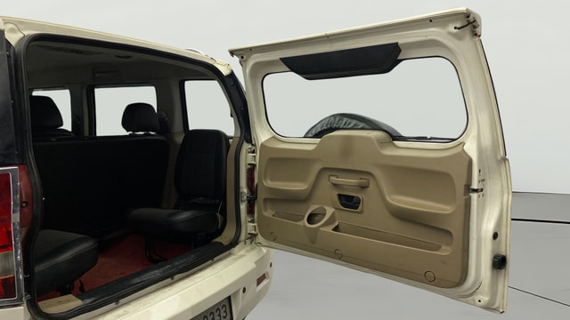 View Mahindra TUV300 Image 17 Used Mahindra TUV300 Image 17