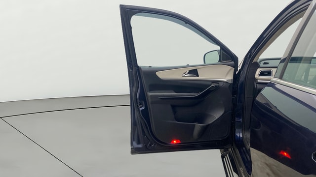 View Mahindra XUV700 Image 40 Used Mahindra XUV700 Image 40