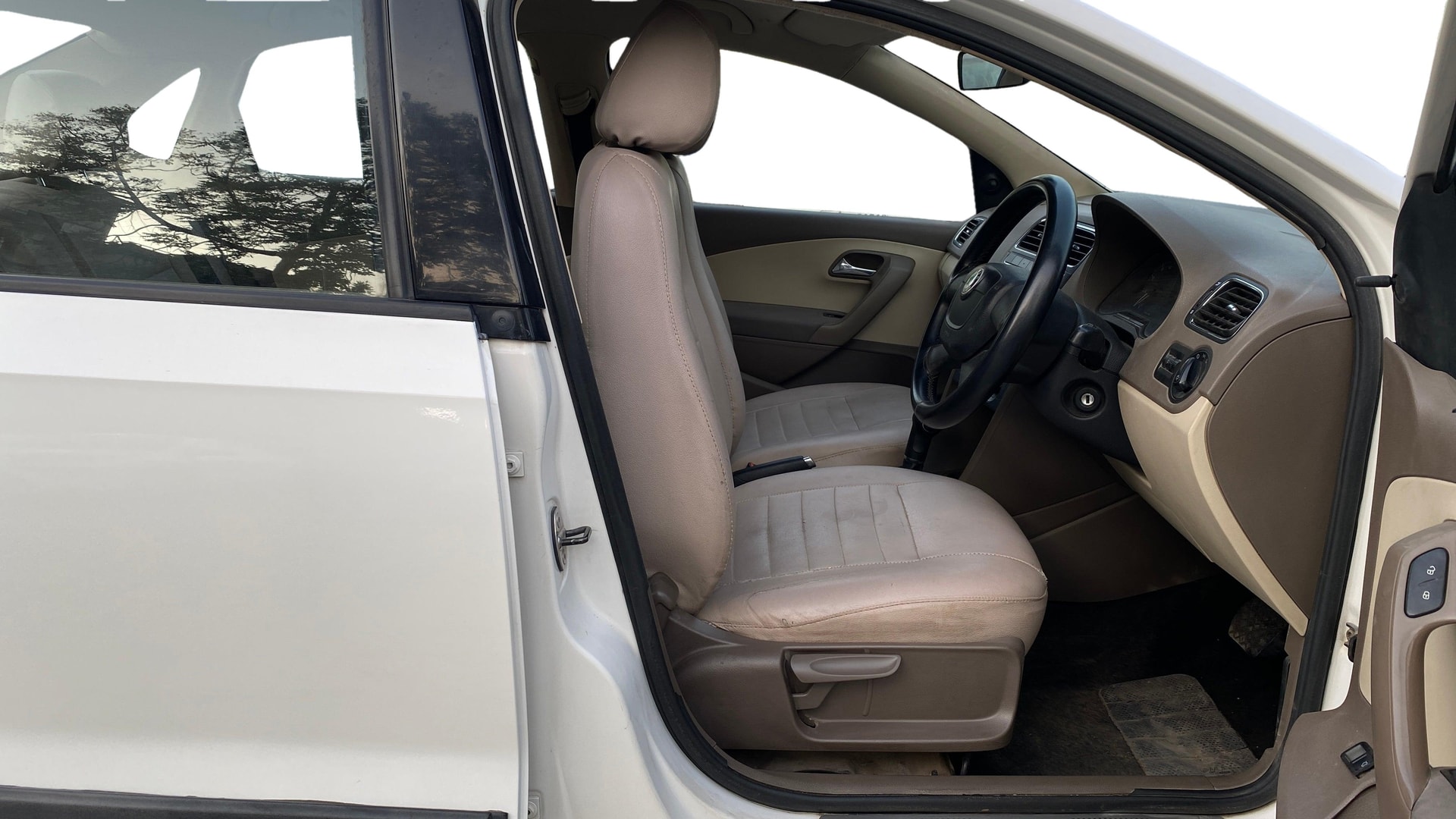 View 2013 Skoda Rapid 1.6 MPI Ambition Petrol AT BS IV Image 26 Used 2013 Skoda Rapid 1.6 MPI Ambition Petrol AT BS IV Image 26