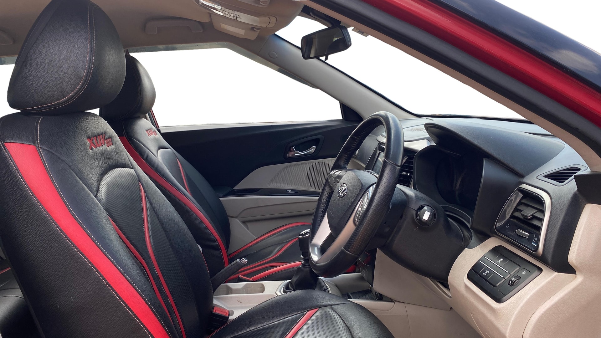 View 2019 Mahindra XUV300 W4 Petrol BS IV Image 27 Used 2019 Mahindra XUV300 W4 Petrol BS IV Image 27