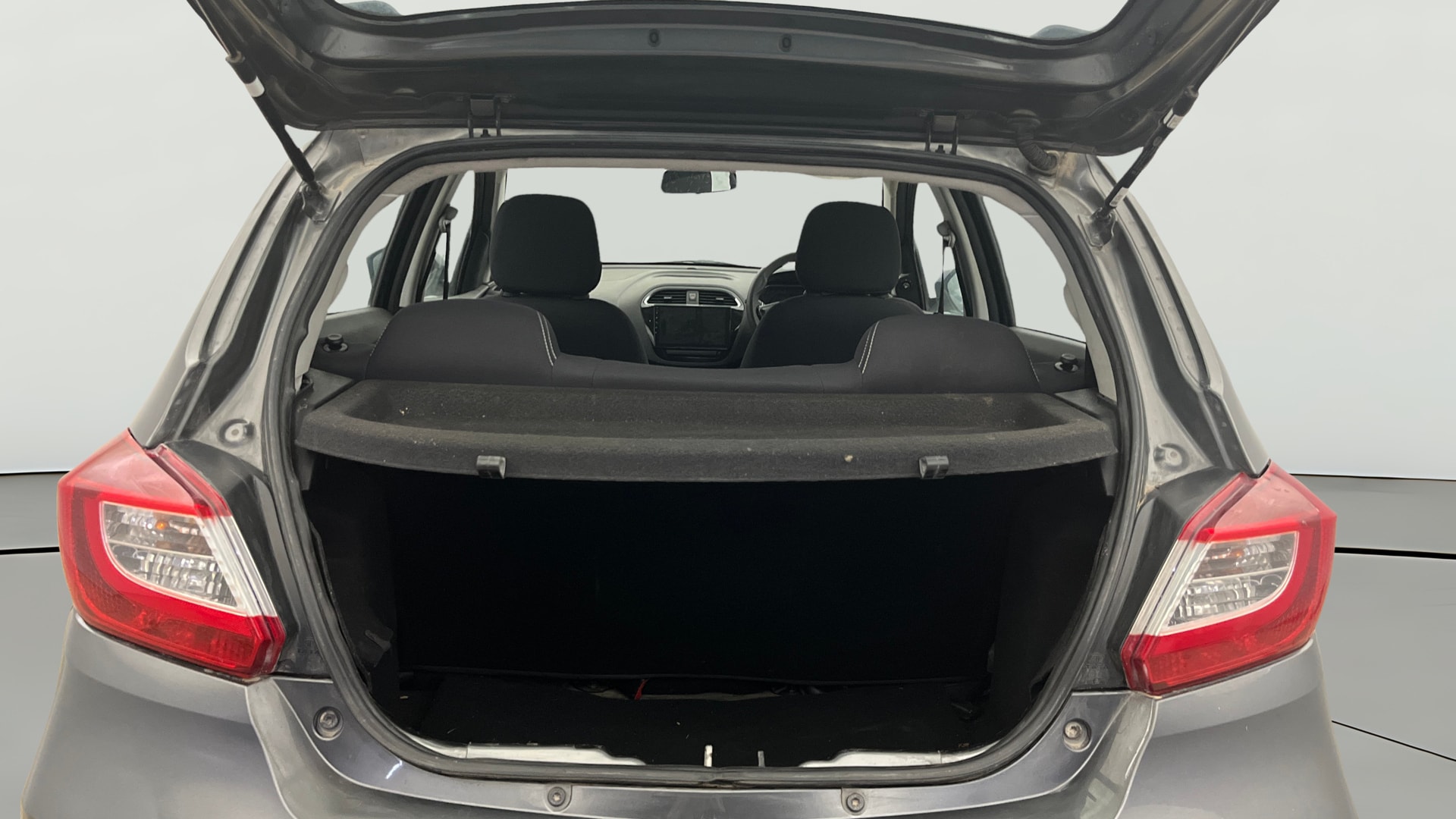 View 2021 Tata Tiago Revotorq XB Image 38 Used 2021 Tata Tiago Revotorq XB Image 38