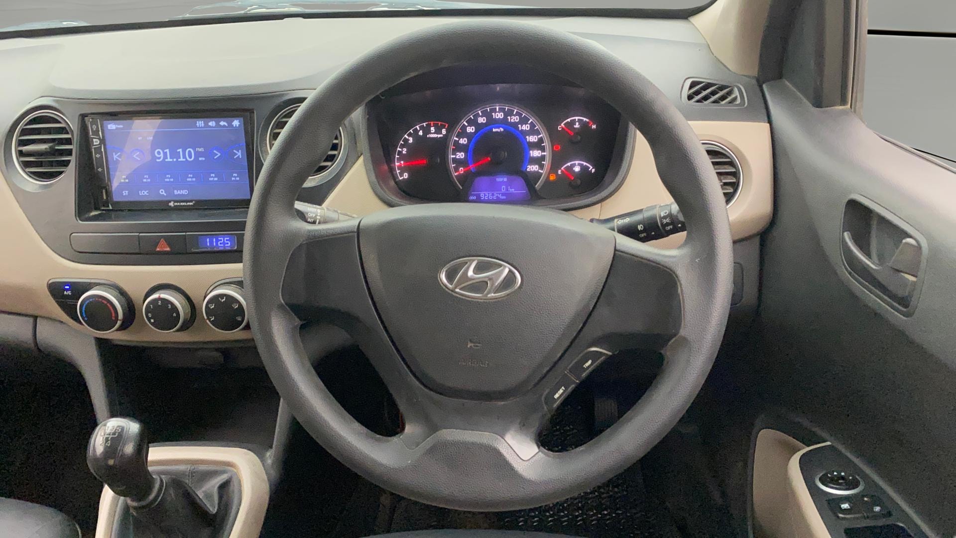 View 2016 Hyundai Grand i10 1.1 Magna Diesel Image 12 Used 2016 Hyundai Grand i10 1.1 Magna Diesel Image 12