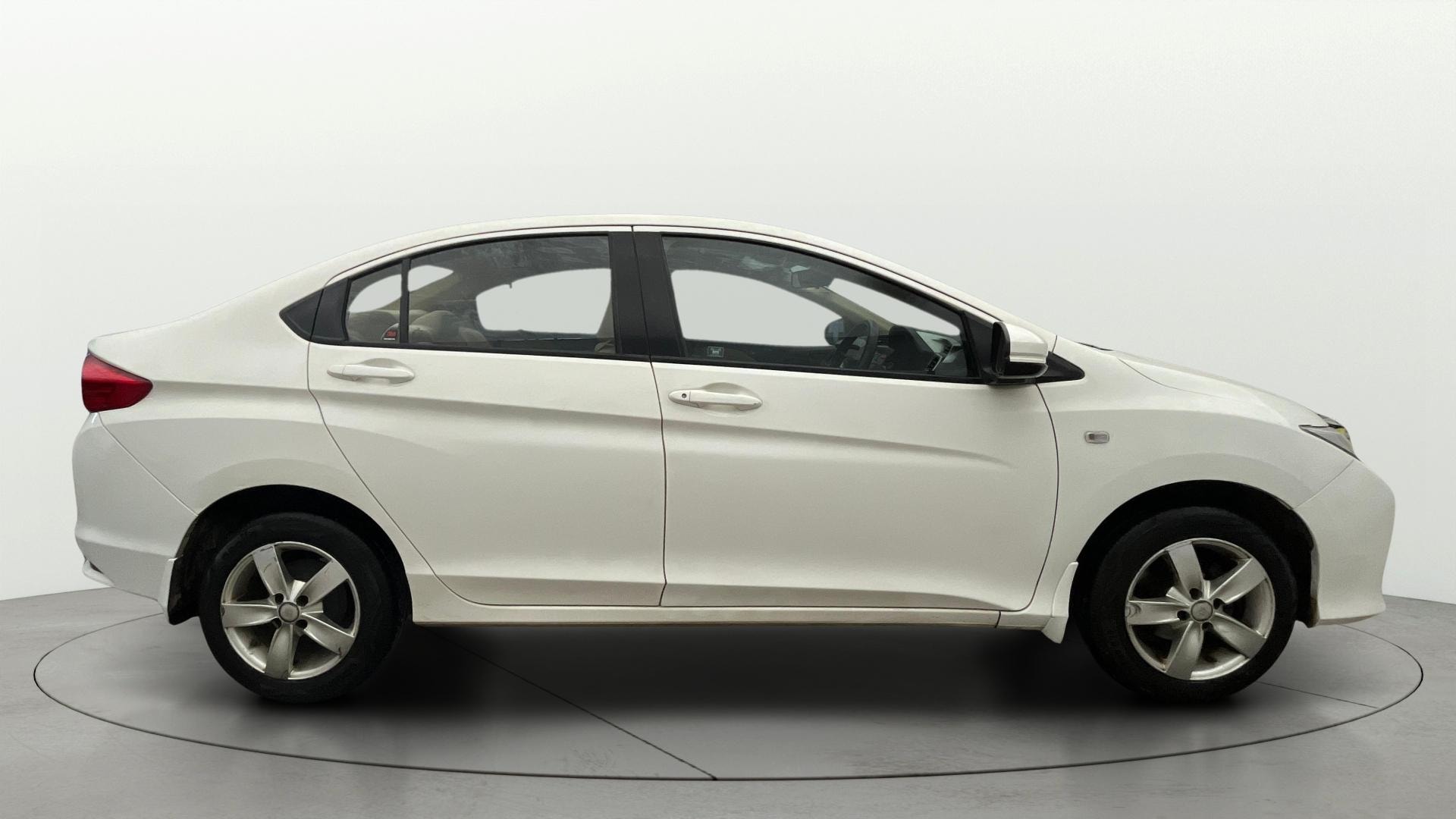 View 2015 Honda City ZX MT Diesel Anniversary Edition Image 26 Used 2015 Honda City ZX MT Diesel Anniversary Edition Image 26