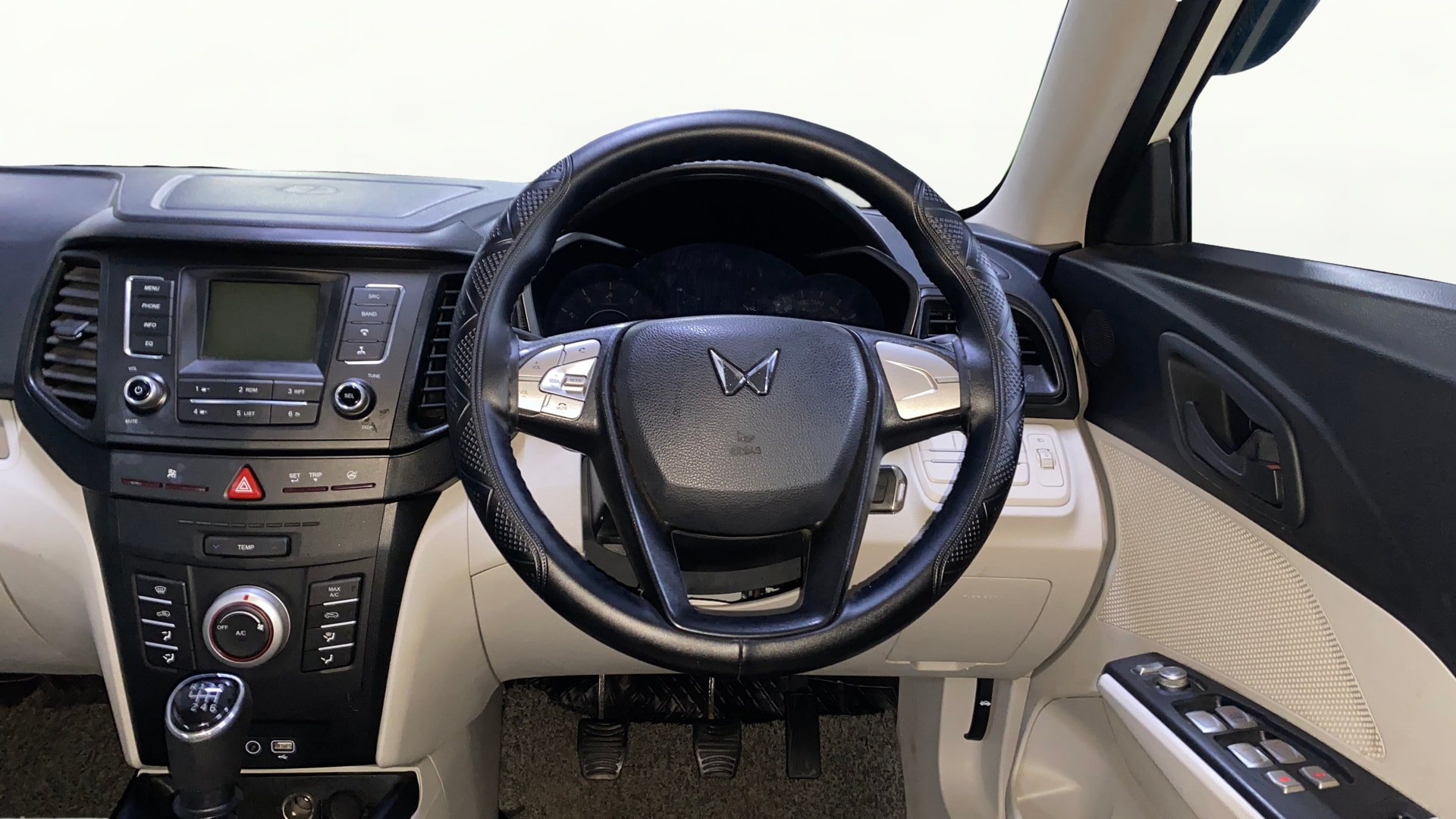 Used 2023 Mahindra XUV300 Used 2023 Mahindra XUV300