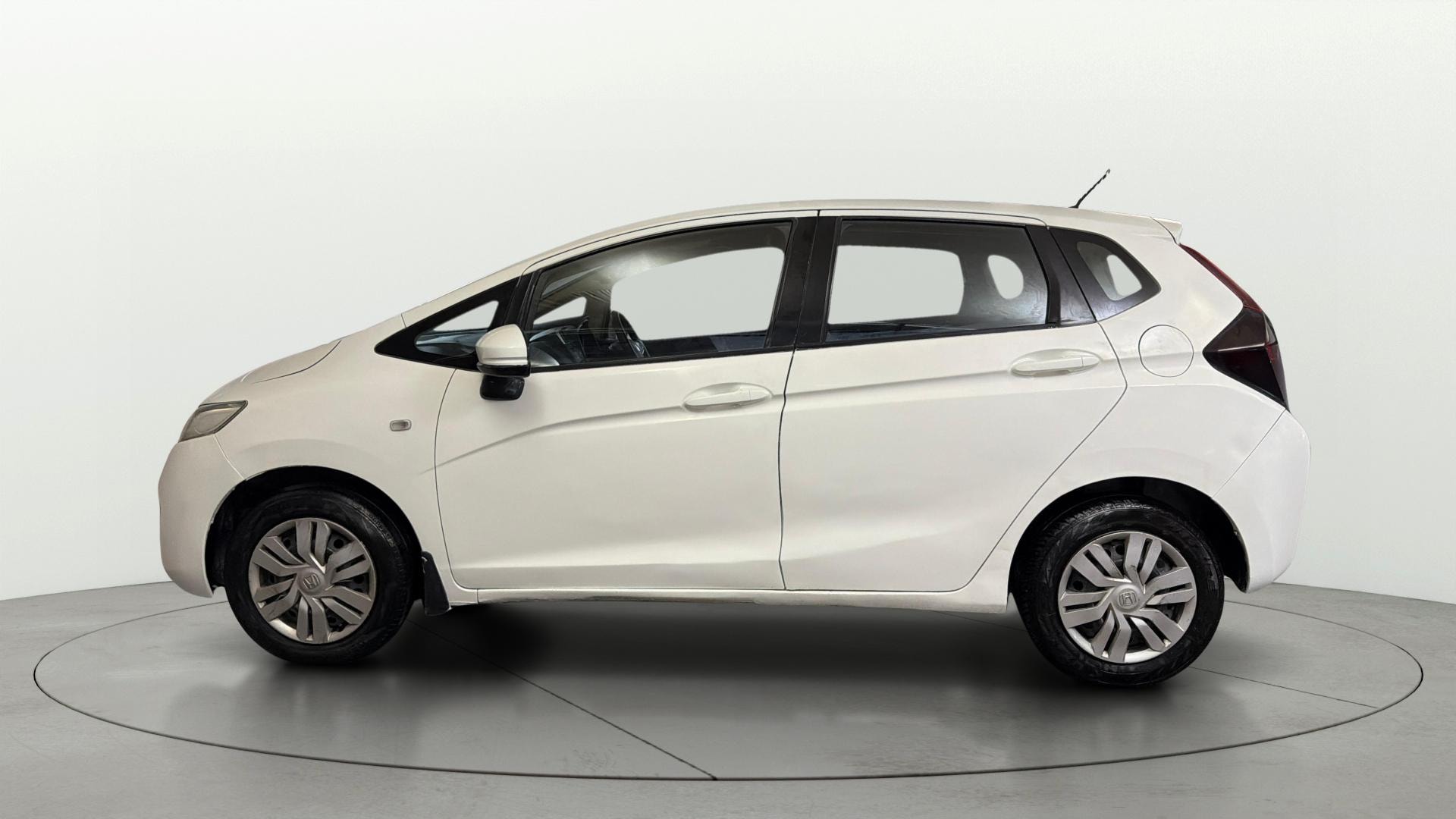 View 2015 Honda Jazz E MT Diesel Image 5 Used 2015 Honda Jazz E MT Diesel Image 5