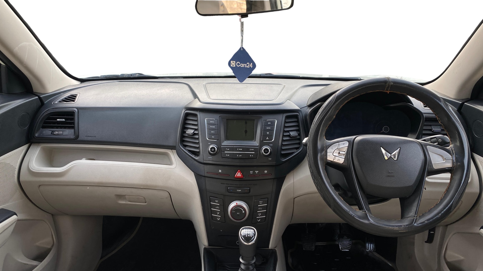 View 2022 Mahindra XUV300 W4 Petrol BS IV Image 15 Used 2022 Mahindra XUV300 W4 Petrol BS IV Image 15