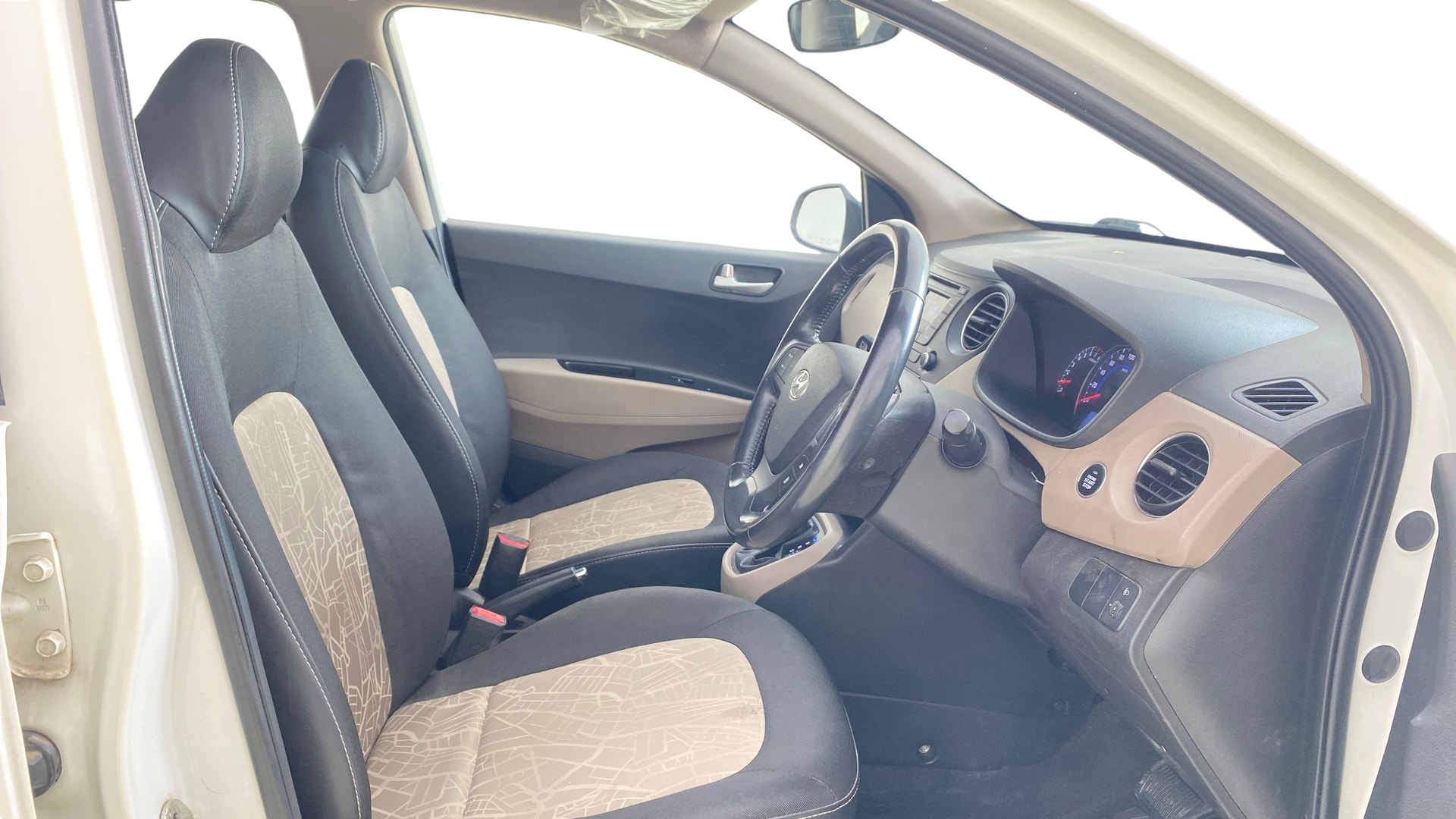 View 2015 Hyundai Grand i10 Asta AT 1.2 Kappa VTVT Image 25 Used 2015 Hyundai Grand i10 Asta AT 1.2 Kappa VTVT Image 25