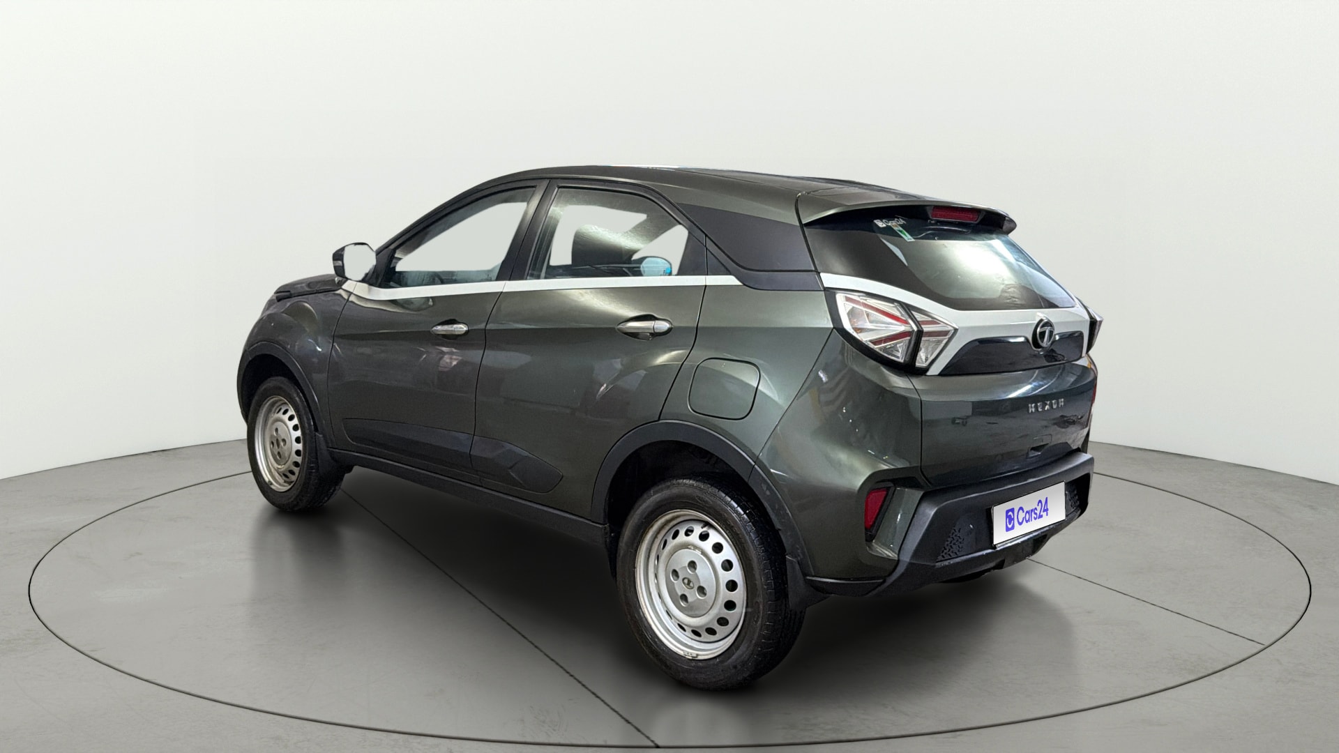View 2022 Tata Nexon Revotron XE Image 2 Used 2022 Tata Nexon Revotron XE Image 2