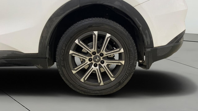 View Mahindra XUV700 Image 8 Used Mahindra XUV700 Image 8