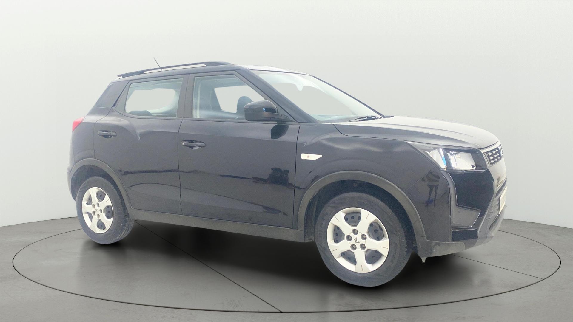 View 2023 Mahindra XUV300 W4 Petrol BS IV Image 35 Used 2023 Mahindra XUV300 W4 Petrol BS IV Image 35