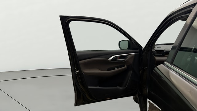 View Toyota Urban Cruiser Hyryder Image 33 Used Toyota Urban Cruiser Hyryder Image 33