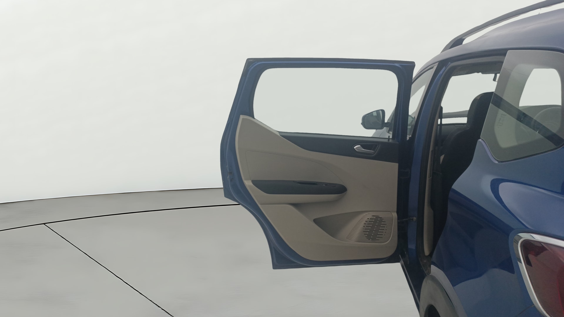 View 2019 Renault Triber RXZ Image 15 Used 2019 Renault Triber RXZ Image 15