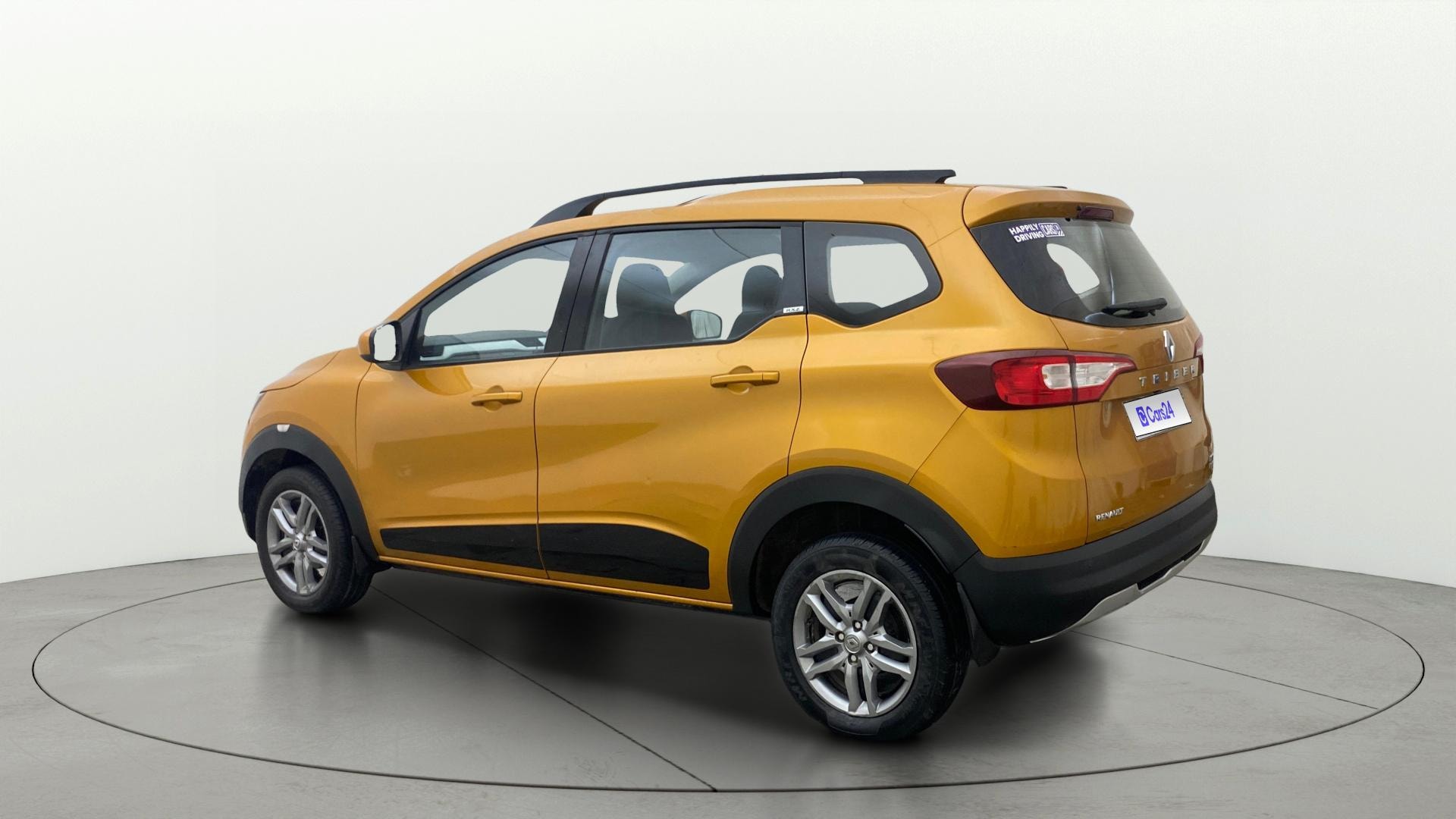 View 2021 Renault Triber RXZ AMT Image 2 Used 2021 Renault Triber RXZ AMT Image 2