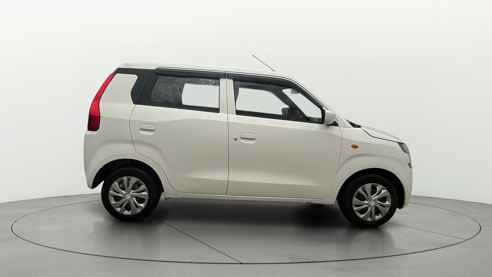 View 2022 Maruti Suzuki 1000 Base Variant Image 25 Used 2022 Maruti Suzuki 1000 Base Variant Image 25