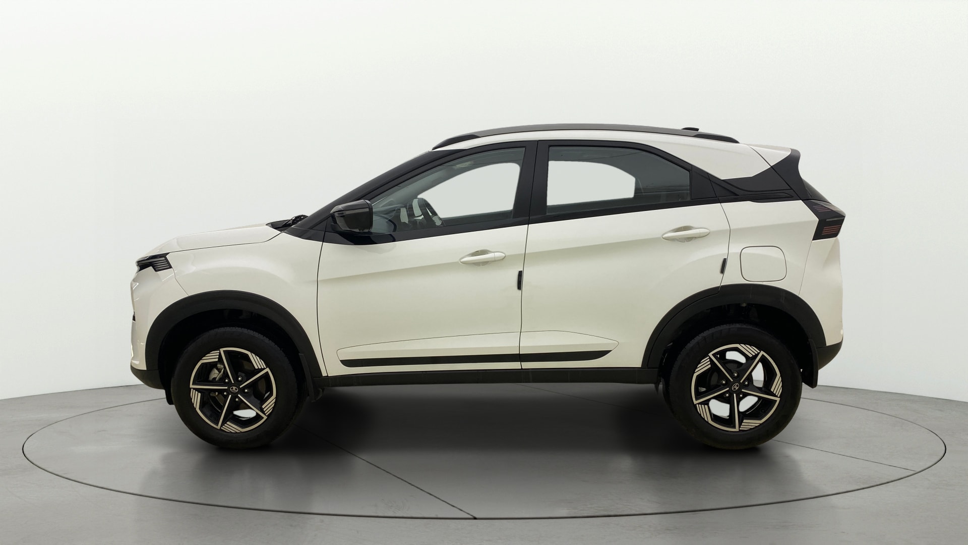 View 2025 Tata Nexon Revotron XE Image 6 Used 2025 Tata Nexon Revotron XE Image 6