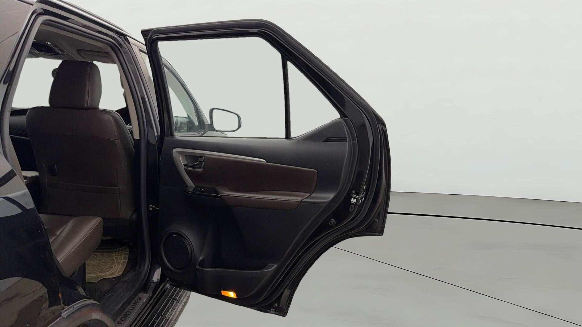 View 2019 Toyota Fortuner 2.7 4X2 AT Image 6 Used 2019 Toyota Fortuner 2.7 4X2 AT Image 6