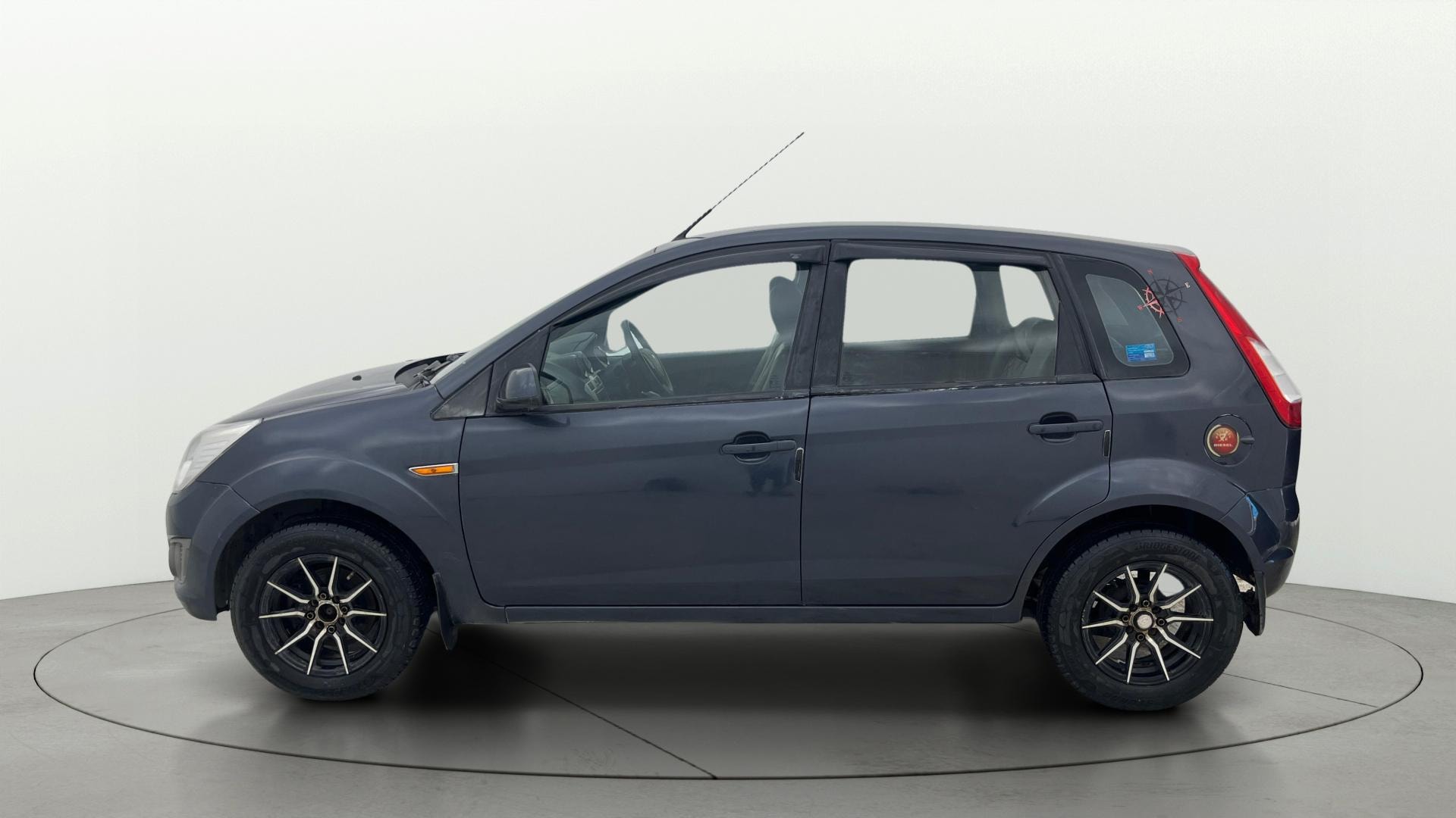 View 2013 Ford Figo 1.2P Ambiente MT BS IV Image 5 Used 2013 Ford Figo 1.2P Ambiente MT BS IV Image 5
