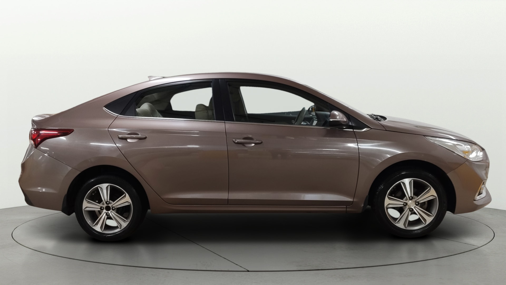 View 2018 Hyundai Verna 1.6 VTVT SX Image 9 Used 2018 Hyundai Verna 1.6 VTVT SX Image 9