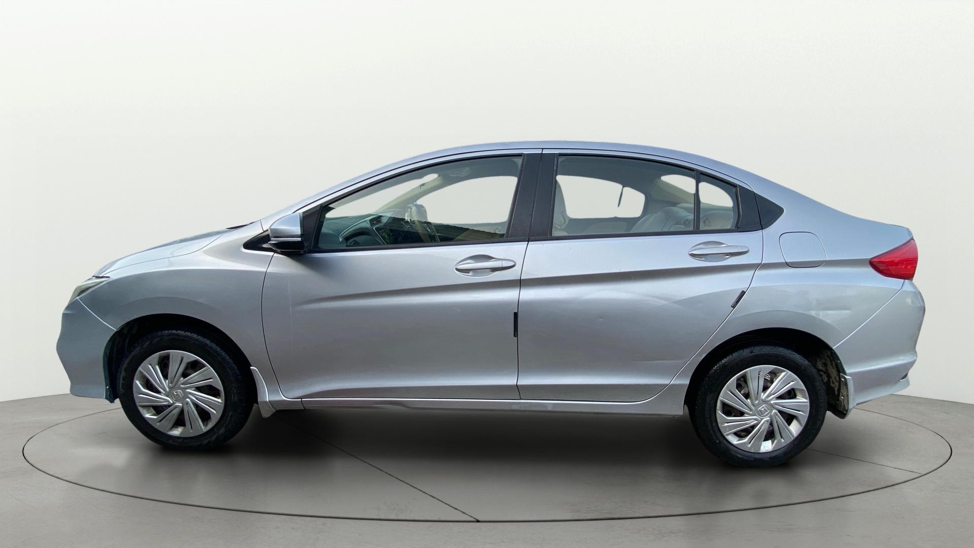 View 2018 Honda City ZX MT Diesel Anniversary Edition Image 6 Used 2018 Honda City ZX MT Diesel Anniversary Edition Image 6