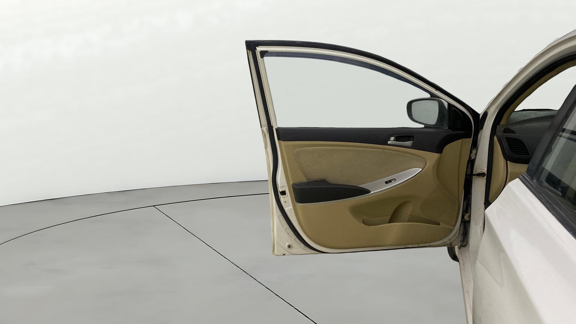 View 2014 Hyundai Fluidic Verna 1.4 VTVT CX Image 30 Used 2014 Hyundai Fluidic Verna 1.4 VTVT CX Image 30