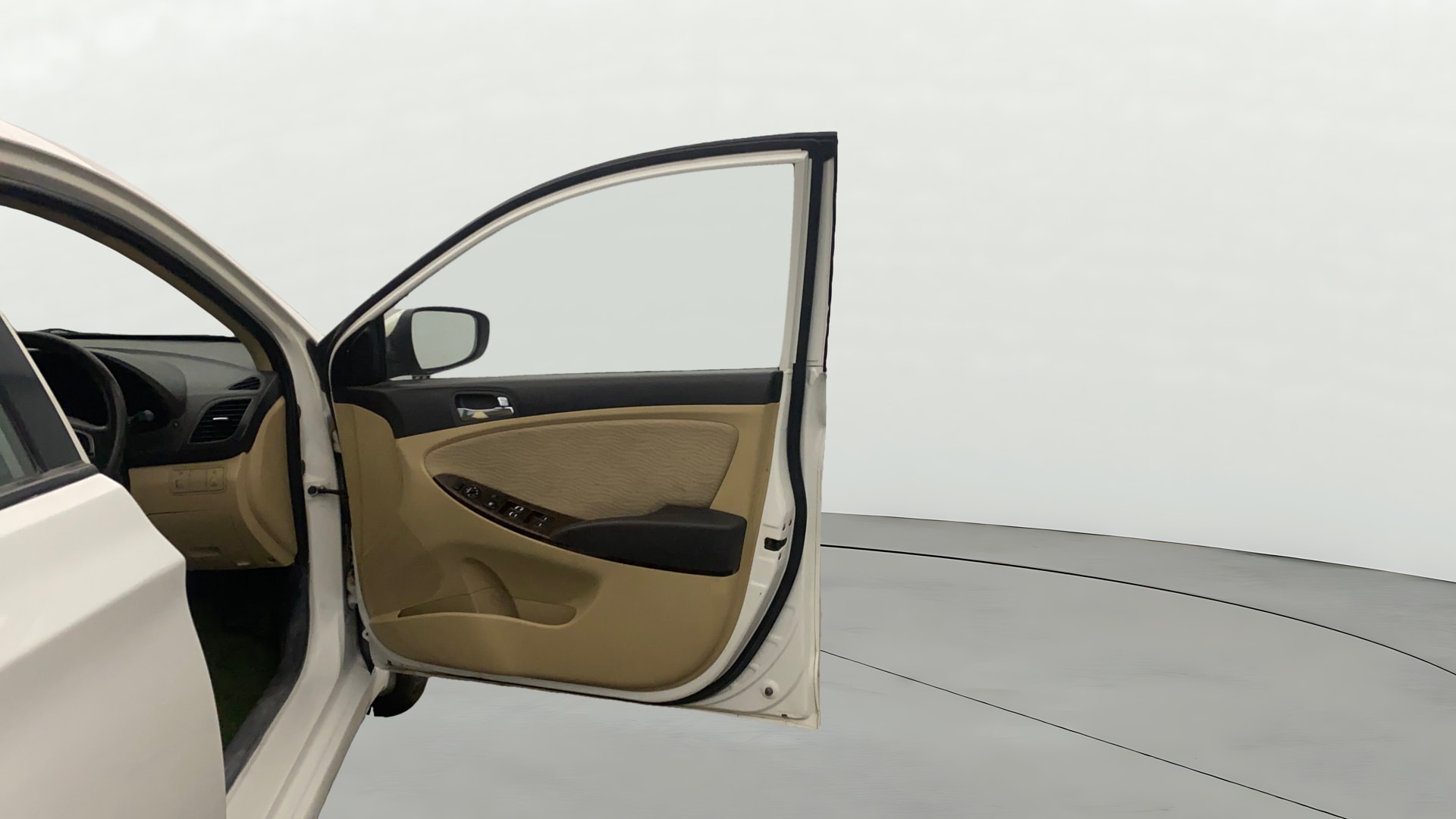 View 2014 Hyundai Fluidic Verna 1.6 VTVT SX Image 44 Used 2014 Hyundai Fluidic Verna 1.6 VTVT SX Image 44