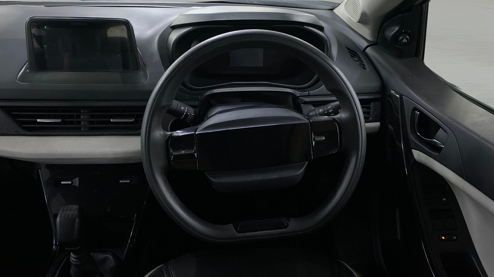 View 2023 Tata Nexon Revotron XE Image 13 Used 2023 Tata Nexon Revotron XE Image 13