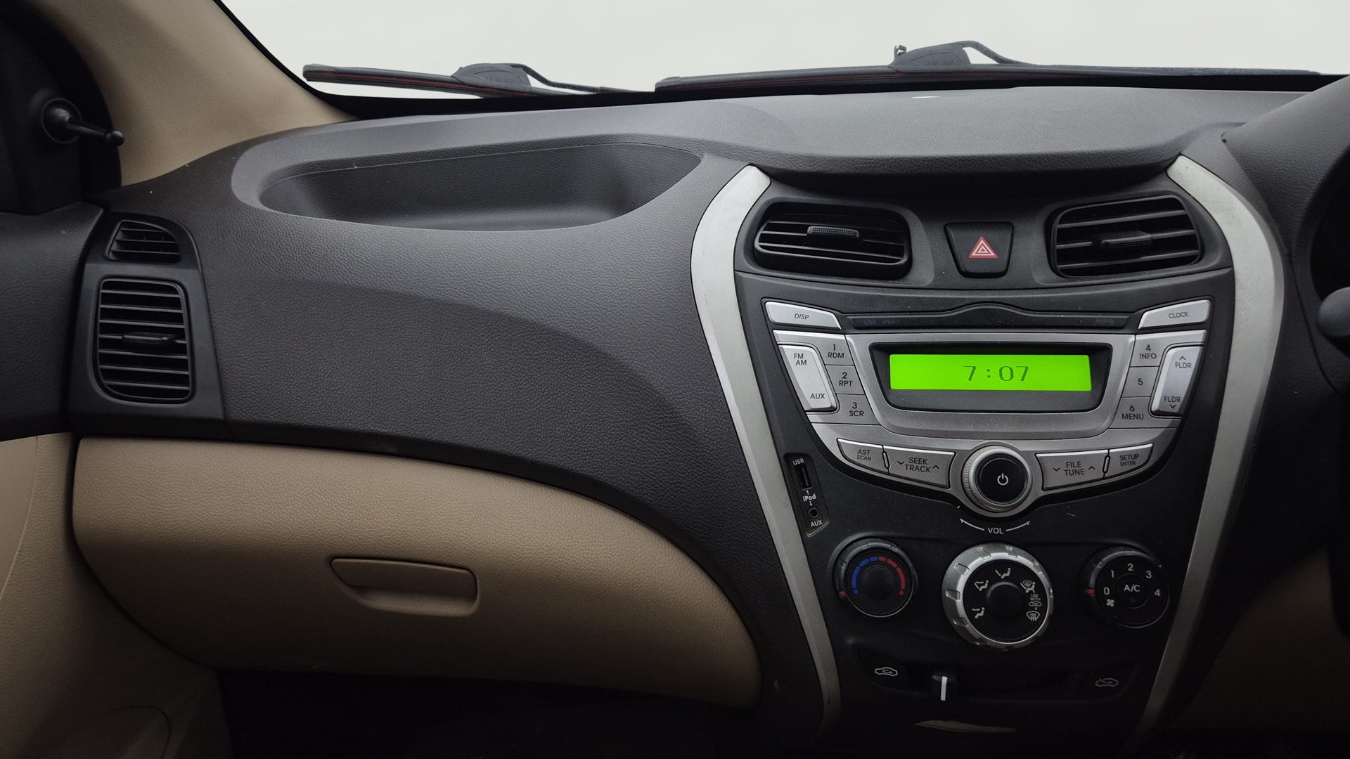 View 2014 Hyundai EON Magna Plus Image 17 Used 2014 Hyundai EON Magna Plus Image 17
