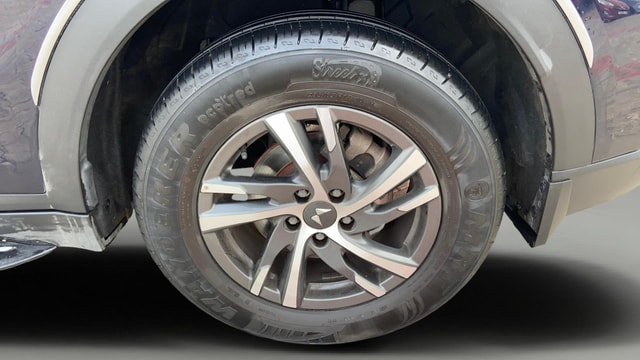 View Mahindra XUV700 Image 11 Used Mahindra XUV700 Image 11