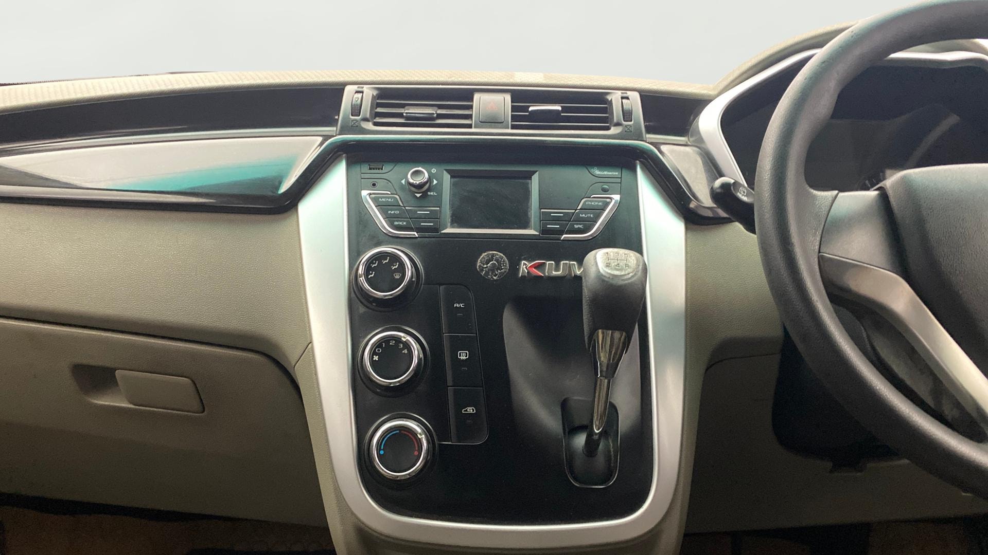 View 2016 Mahindra KUV100 K2 Petrol BS IV Image 30 Used 2016 Mahindra KUV100 K2 Petrol BS IV Image 30