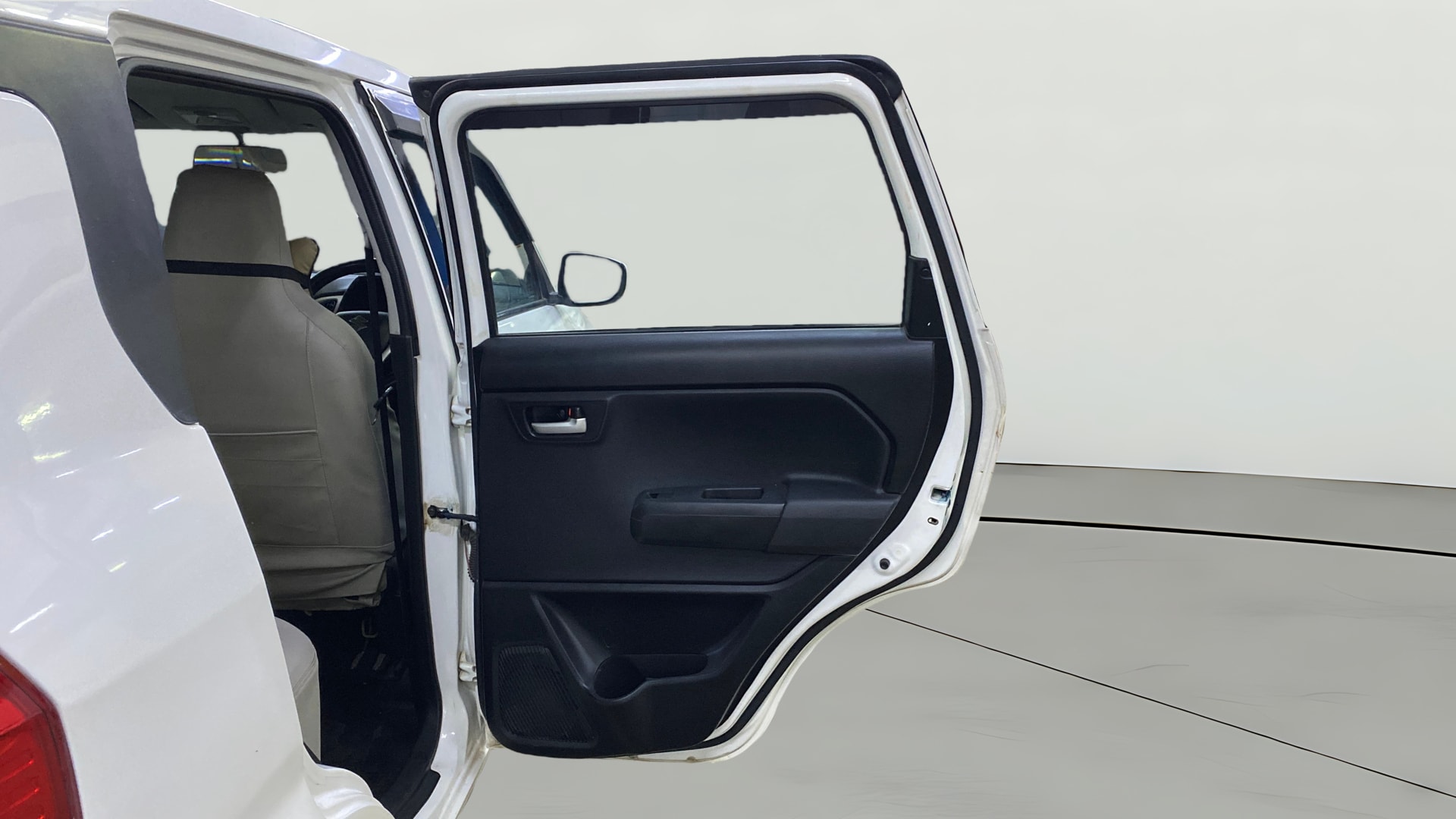 View 2019 Maruti Suzuki 1000 Base Variant Image 6 Used 2019 Maruti Suzuki 1000 Base Variant Image 6