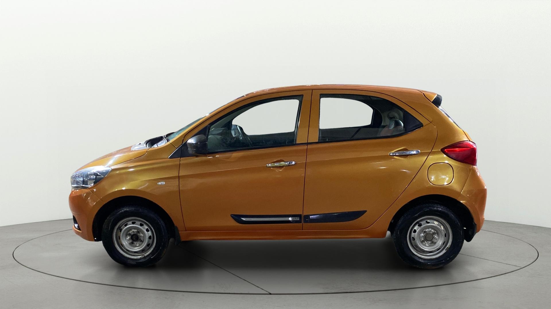 View 2018 Tata Tiago Revotorq XB Image 5 Used 2018 Tata Tiago Revotorq XB Image 5