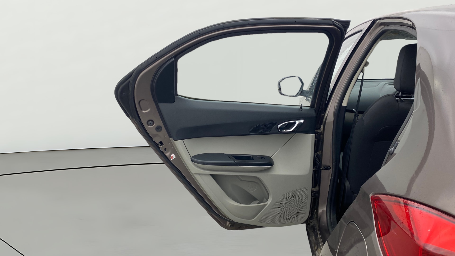 View 2018 Tata Tiago Revotorq XB Image 22 Used 2018 Tata Tiago Revotorq XB Image 22