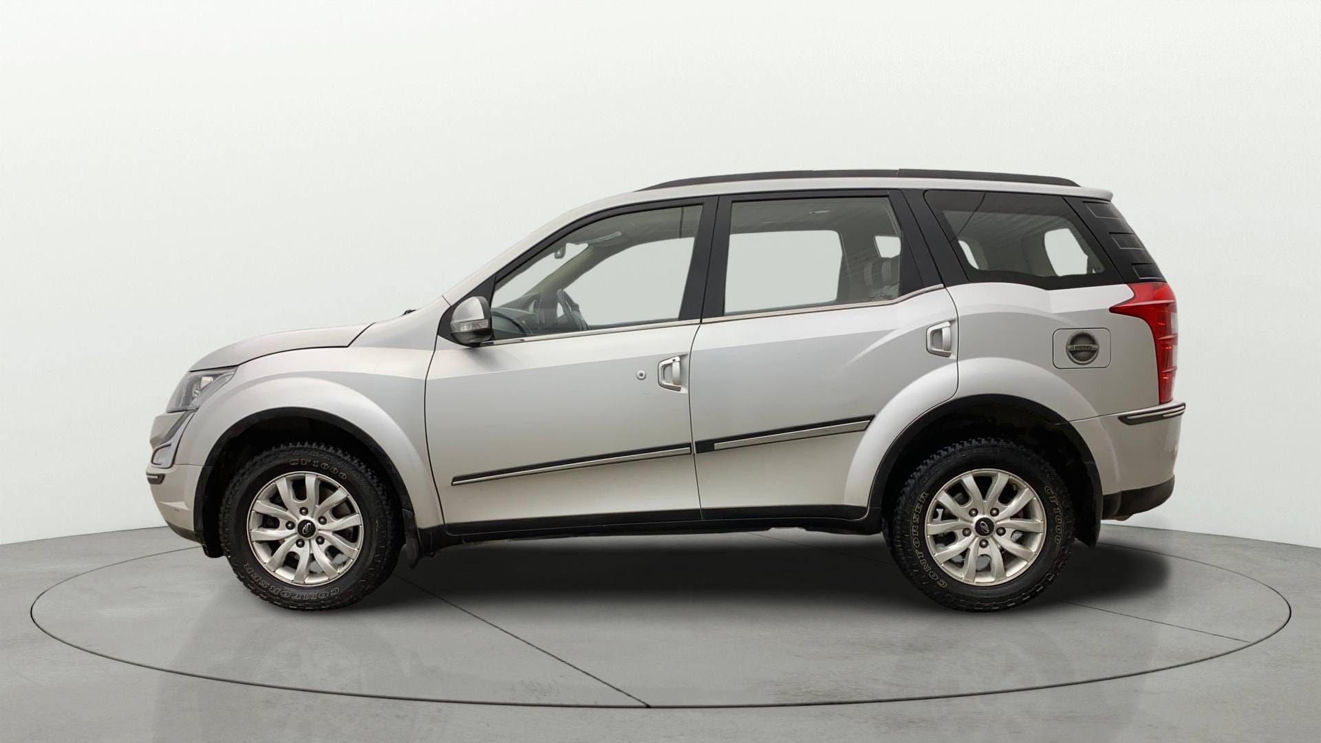 View 2016 Mahindra XUV500 W10 1.99-Litre Image 28 Used 2016 Mahindra XUV500 W10 1.99-Litre Image 28