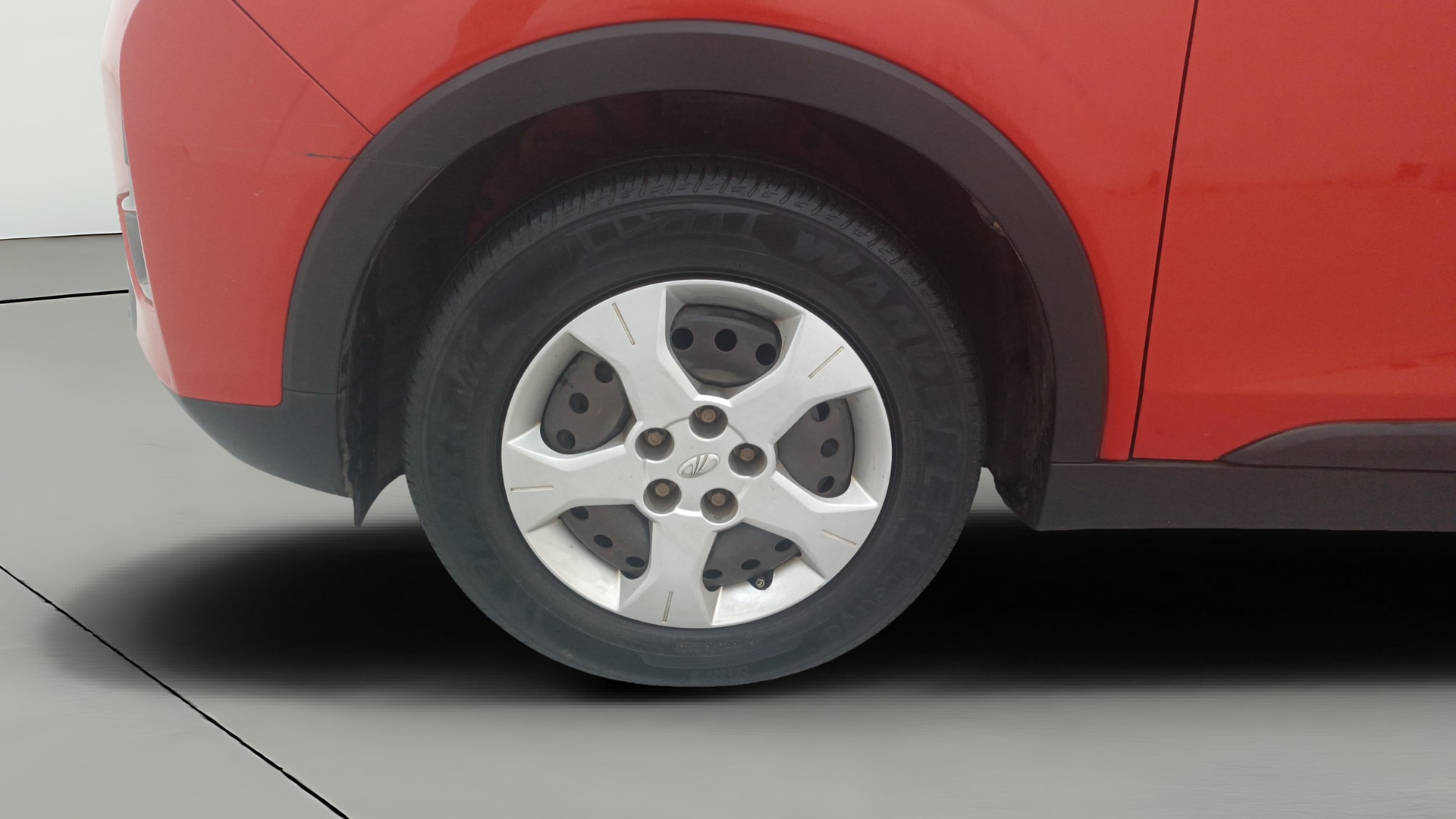 View 2019 Mahindra XUV300 W4 Petrol BS IV Image 27 Used 2019 Mahindra XUV300 W4 Petrol BS IV Image 27