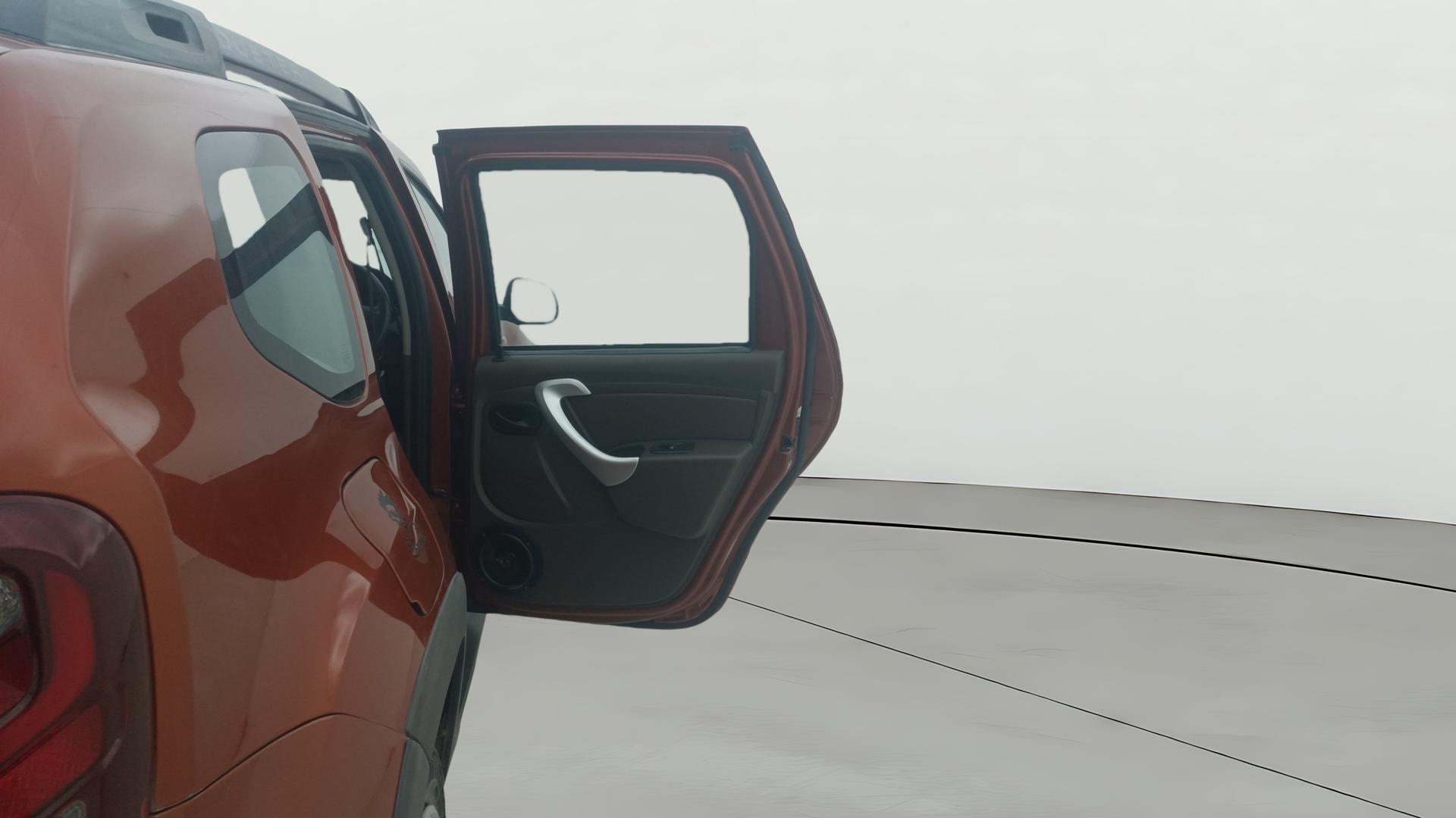 View 2018 Renault Duster Petrol RXE BS IV Image 7 Used 2018 Renault Duster Petrol RXE BS IV Image 7
