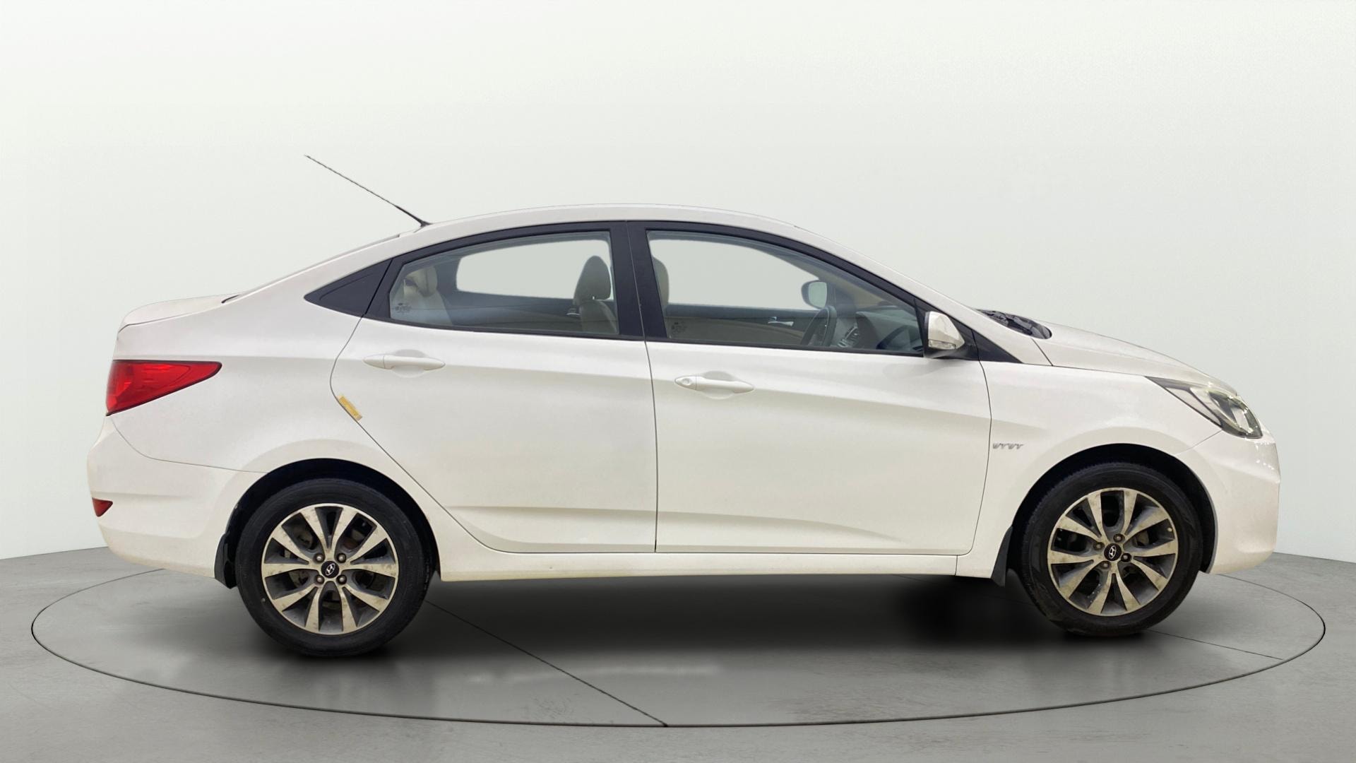 View 2014 Hyundai Fluidic Verna 1.6 VTVT SX Image 8 Used 2014 Hyundai Fluidic Verna 1.6 VTVT SX Image 8