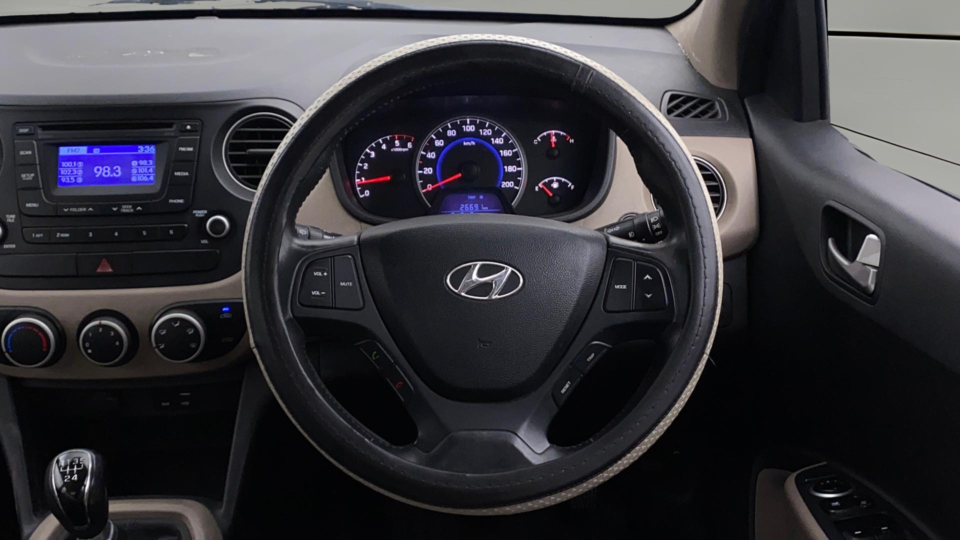 View 2016 Hyundai Grand i10 1.1 Asta Diesel Image 20 Used 2016 Hyundai Grand i10 1.1 Asta Diesel Image 20