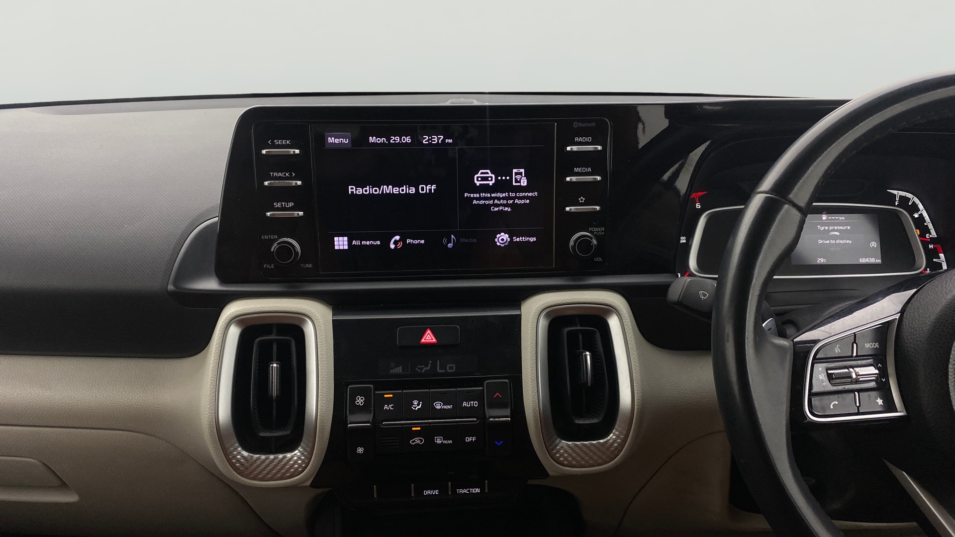 View 2023 Kia Sonet HTX AT Diesel Image 18 Used 2023 Kia Sonet HTX AT Diesel Image 18