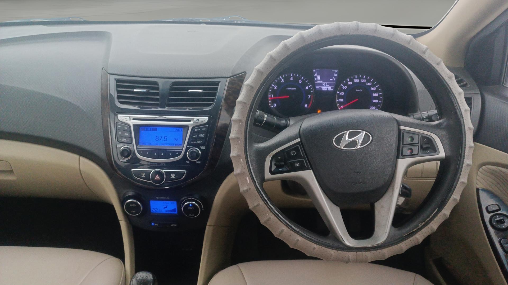 View 2014 Hyundai Fluidic Verna 1.6 VTVT SX Image 12 Used 2014 Hyundai Fluidic Verna 1.6 VTVT SX Image 12