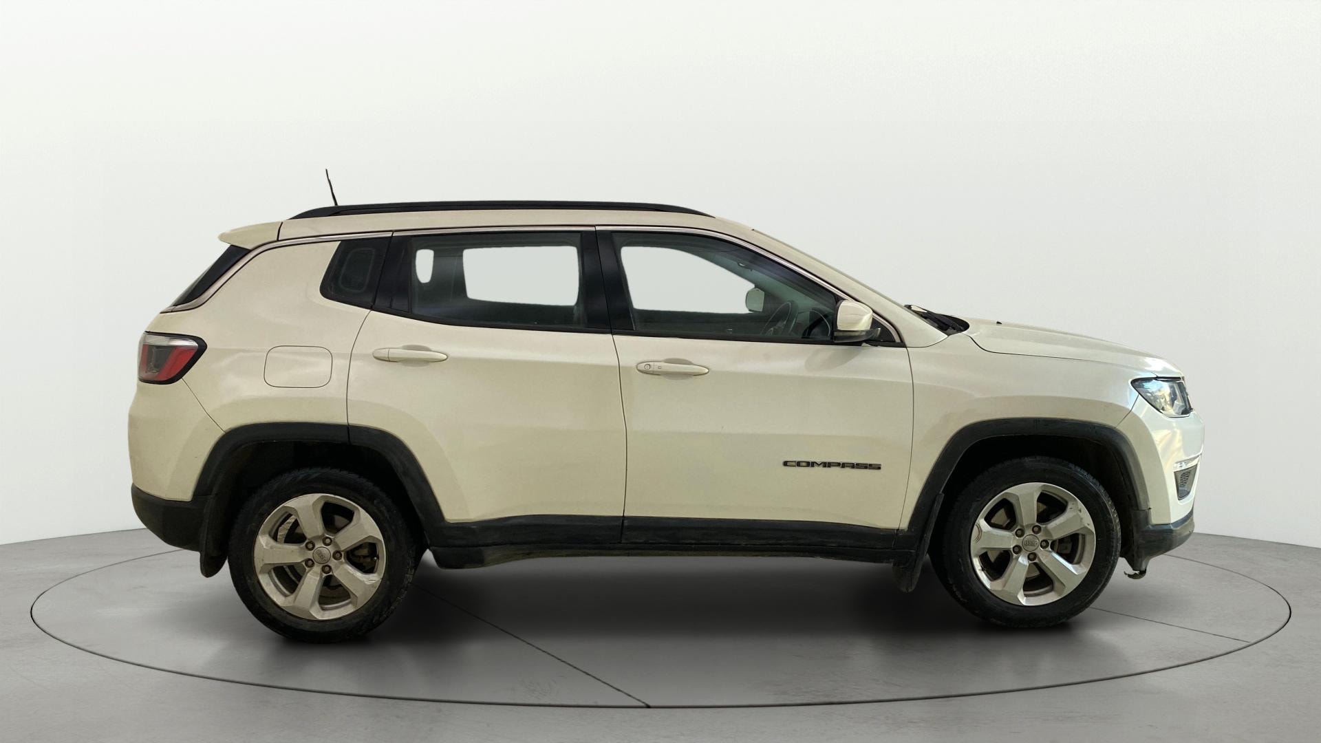 View 2017 Jeep Compass Longitude (O) 2.0 Diesel MT Image 8 Used 2017 Jeep Compass Longitude (O) 2.0 Diesel MT Image 8